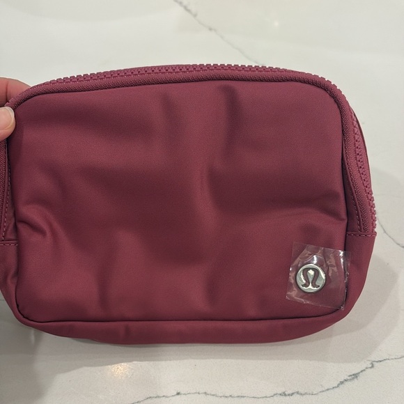 LULULEMON 1L EVERYWHERE BELT/CROSSBODY BAG *WORDMARK - Picture 6 of 10